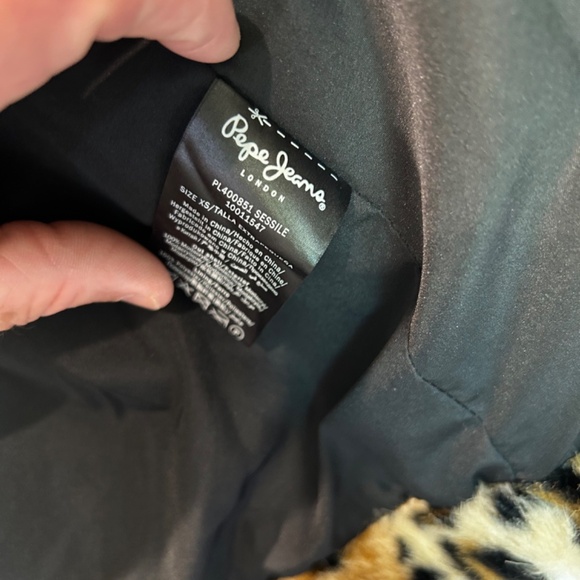 Pepe Jeans of London Faux Leopard Fur Jacket fitted size XS pockets flared - Picture 4 of 5